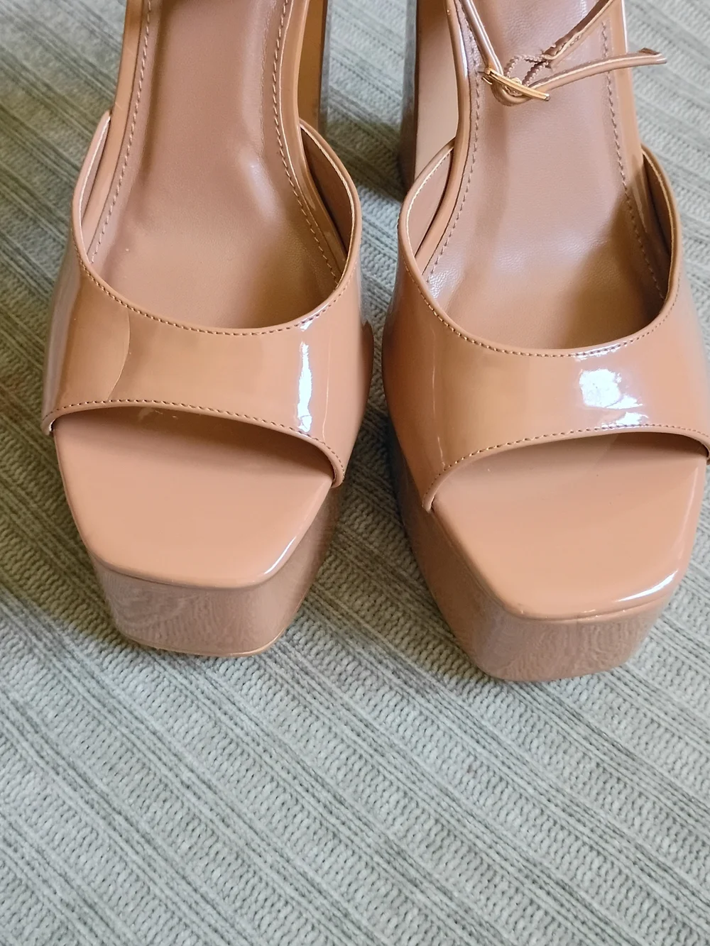 Forever 21 Nude Patent Leather Platform Heels Ankle Strap Block Heel Size 9